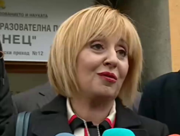 мая манолова